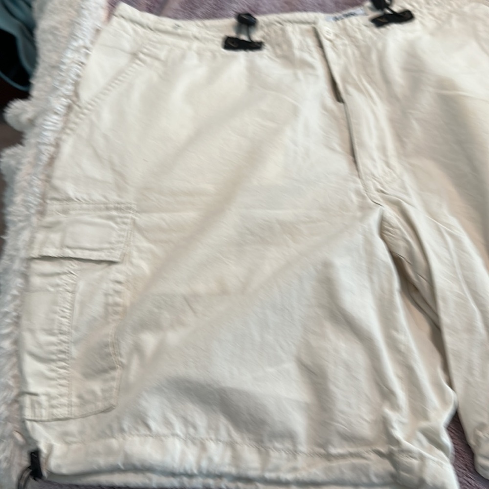 Basic Cargo Shorts - Picture 3 of 10